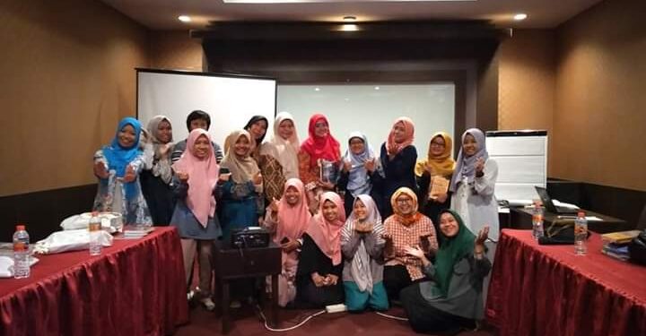 Kelas Perempuan dan (dalam) media bersama founder Alif.Id Susi Ivvaty dalam acara Women Writer's Conference.