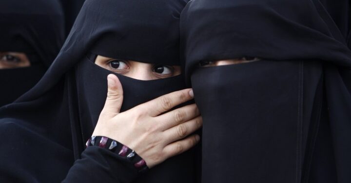 perempuan bercadar