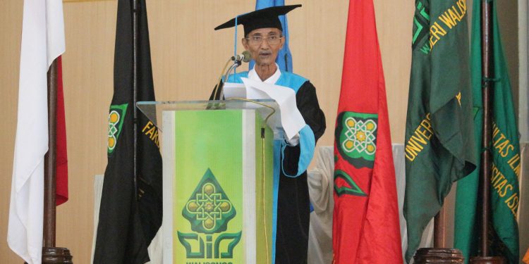 KH Husein Muhammad saat menyampaikan pidato ilmiahnya pada Penganugerahan Doctor Honoris Causa bidang Tafsir Gender di UIN Walisongo Semarang