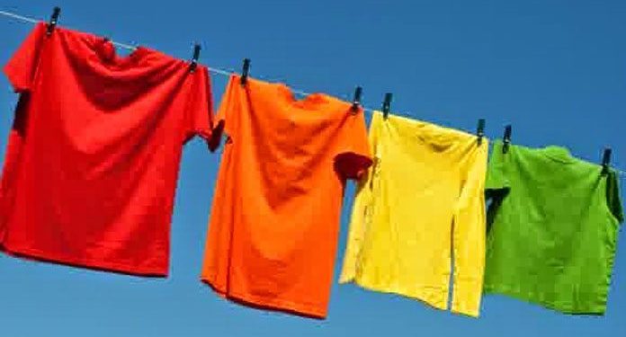 mencuci baju tugas istri