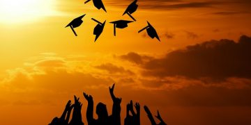 Benarkah Perempuan Tidak Boleh Sekolah Tinggi-tinggi?