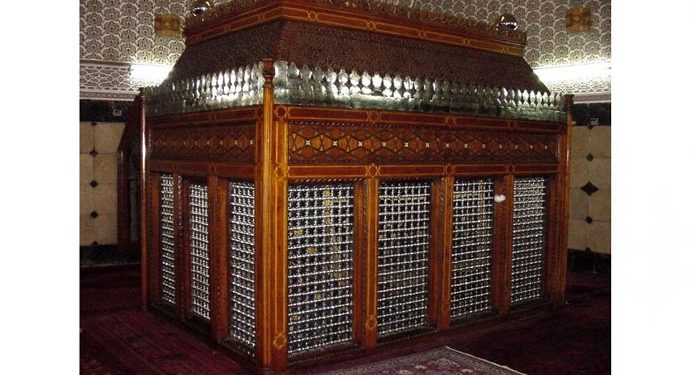 Makam Imam Abu Hanifah di Irak