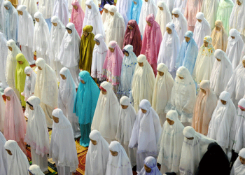 Keutamaan Shaf Pertama bagi Perempuan