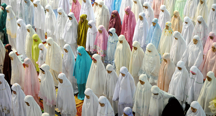 Keutamaan Shaf Pertama bagi Perempuan