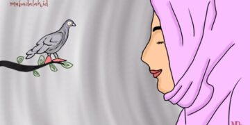 Perempuan Memakai Parfum